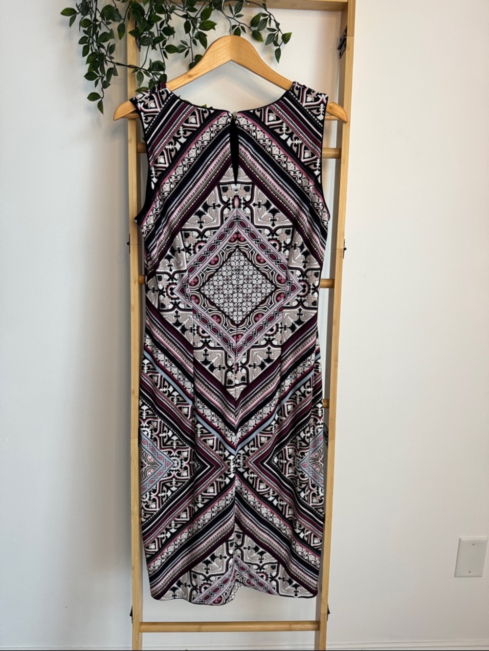WHBM Black Geometric, Patten Reversible Stretch Knit Sheath Dress Size M - Picture 7 of 12